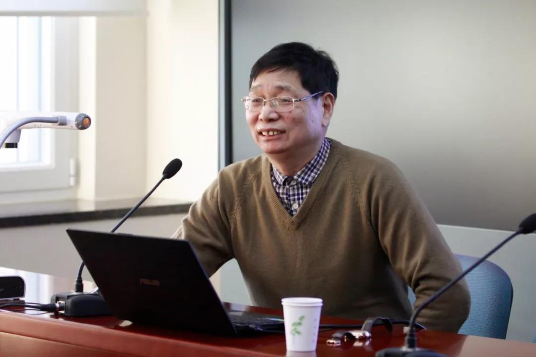 苏新春教授在会上做学术报告.jpg 苏新春教授在会上做学术报告.jpg