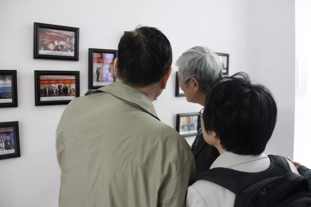 竺教授参观中心.jpg 竺教授参观中心.jpg