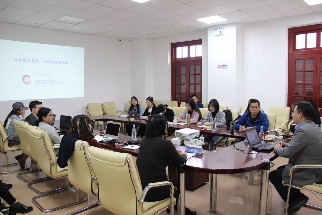 讲座现场.jpg 讲座现场.jpg